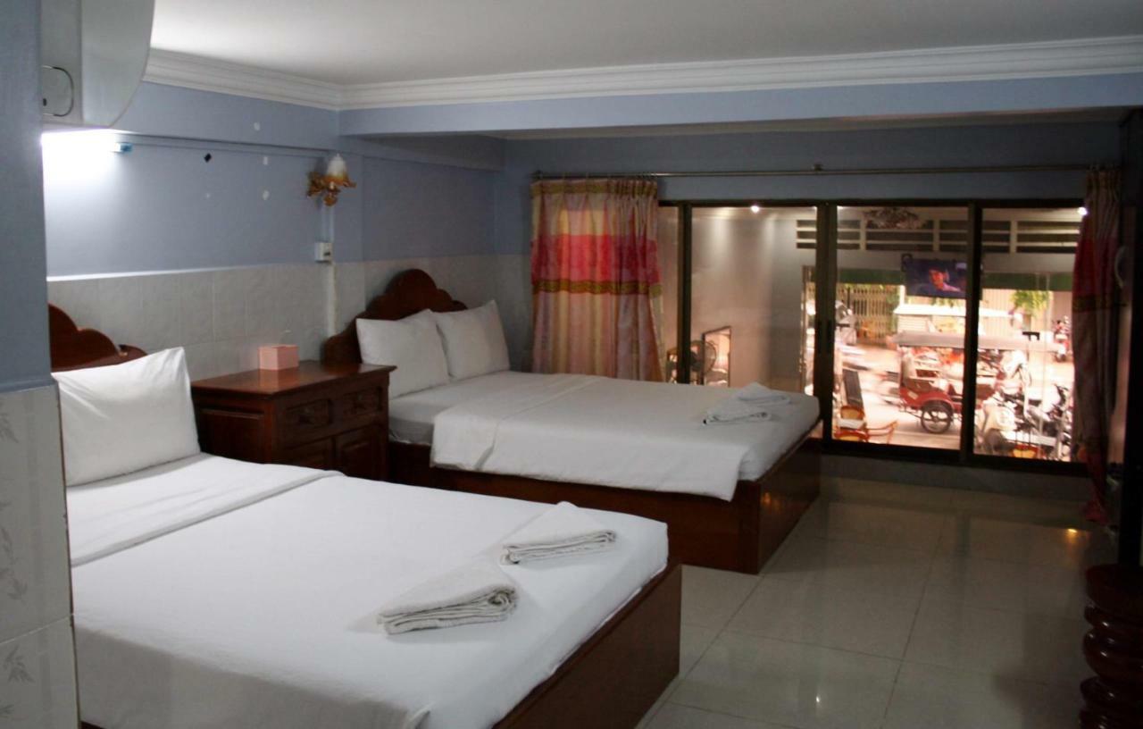 Khmer Village Guesthouse Phnom Penh Bagian luar foto